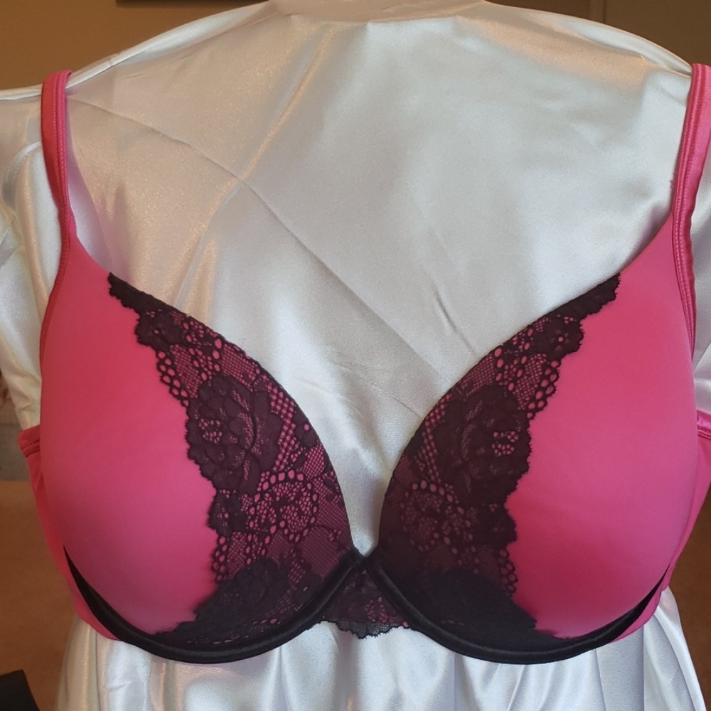 Lane Bryant Cacique  Sexy Fucia Plunge Bra